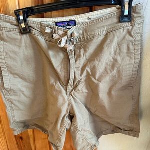 Patagonia mens shorts tan 32
